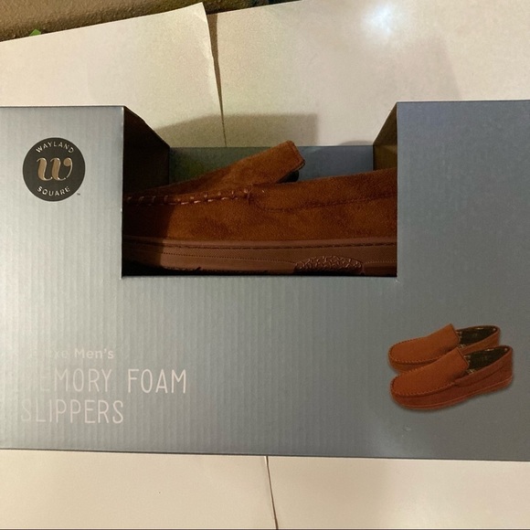 Wayland square memory foam slippers - Picture 1 of 7